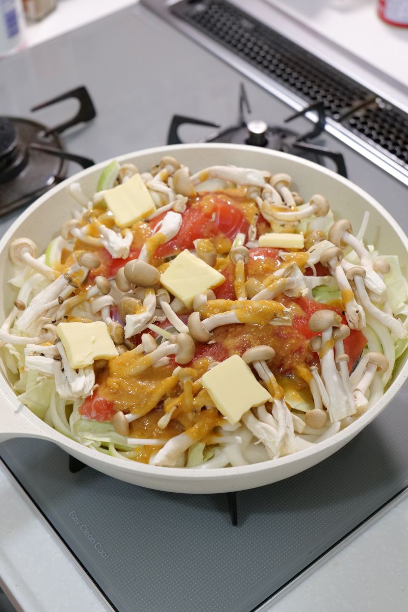 フライパン1発で衝撃の旨さ！味噌バタコーンで鮭ちゃんちゃん | レシピ