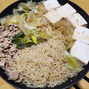 ナムディの作ってみた!投稿(とろとろ玉ねぎとしらたきの☆🤩☆味しみしみ豚バラ肉豆腐✨)