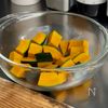 給食アレンジ!!【かぼちゃと鶏肉の甘辛炒め】の工程1