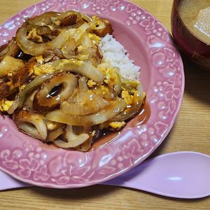 ナムディの作ってみた!投稿(【玉ねぎとちくわのとろたま甘酢丼】節約かんたん！！)