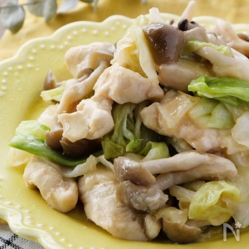 レンジで5分💛しっとり鶏むね♪キャベツのバター醤油蒸し