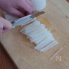 簡単！梅でさっぱり！大根とツナのサラダの工程1