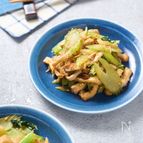 【セロリと油揚げの香味野菜炒め物】ご飯にもおつまみにも！