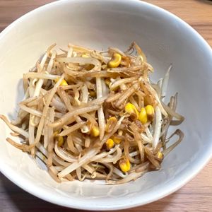 しーちゃんの作ってみた!投稿(コーンともやしのバター醤油炒め)
