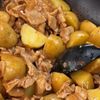 照りっ照りがたまらない♡【新じゃがと豚バラの甘辛炒め】の工程3