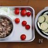 包んで焼くだけのごちそう♪さば缶とバジルの夏野菜ホイル焼きの下準備