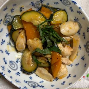 チョビの助の作ってみた!投稿(ズッキーニと鶏肉の旨ぽん紫蘇炒め)