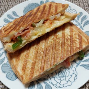 よっこの作ってみた!投稿(昭和のピザトースト風ホットサンド)
