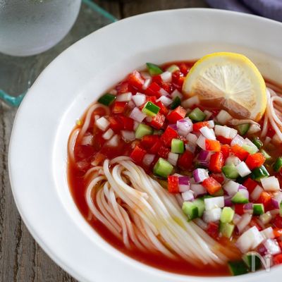 トマトジュースでお手軽！ガスパチョ風ひやむぎ
