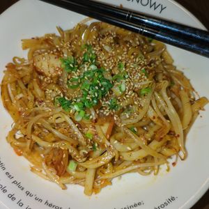 たりおの作ってみた!投稿(【もやしとキムチのマヨ醤油焼うどん】包丁不要！節約にも！)