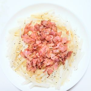 ふうかの作ってみた!投稿(一度食べればやみつき！大根とベーコンのシンプルサラダ)