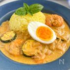 まろやかでスパイシー♡えびとズッキーニのココナッツカレー