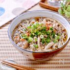 レンジで楽々！『豚ときのこの甘辛胡麻だくそば』