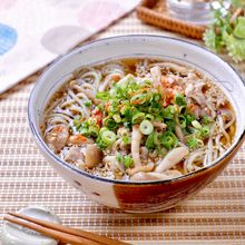 レンジで楽々！『豚ときのこの甘辛胡麻だくそば』