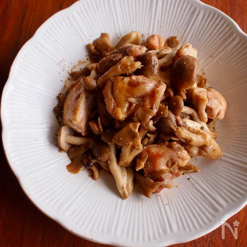 【鶏肉とたっぷりきのこのバター醤油炒め】コクうま簡単おかず♪