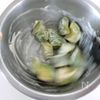 【2分で濃厚おつまみ】アボカドの塩昆布マヨあえの工程2