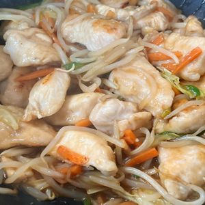 かなっちの作ってみた!投稿(【鶏肉ニラもやしの とろみ中華炒め】鶏むねと野菜の簡単おかず)