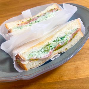 ゆかりの作ってみた!投稿(クッキングシートで包む！失敗しないサーモンのサンドウィッチ)