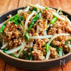 5分で爆速おかず♪【ひき肉とニラもやしの味噌にんにく炒め】