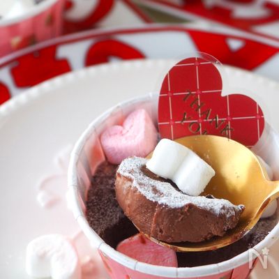 【レンジで簡単生チョコケーキ】材料2つ混ぜて冷やすだけ