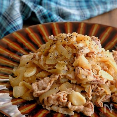 やみつき必至！玉ねぎと豚こまのにんにく炒め