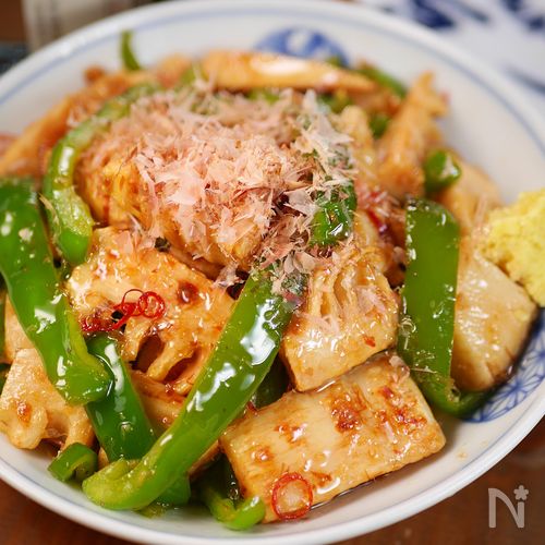 ヘルシー和食のお惣菜♪筍とピーマンの生姜醤油おかか和え🤭