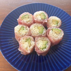 こむぎの作ってみた!投稿(お醤油いらずの生ハム巻き寿司•アボカド•クリチ)