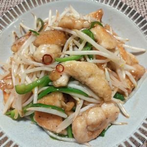 よっこの作ってみた!投稿(行列の中華屋さんの🍚鶏むね肉とモヤシのとろとろ中華炒め🤩)
