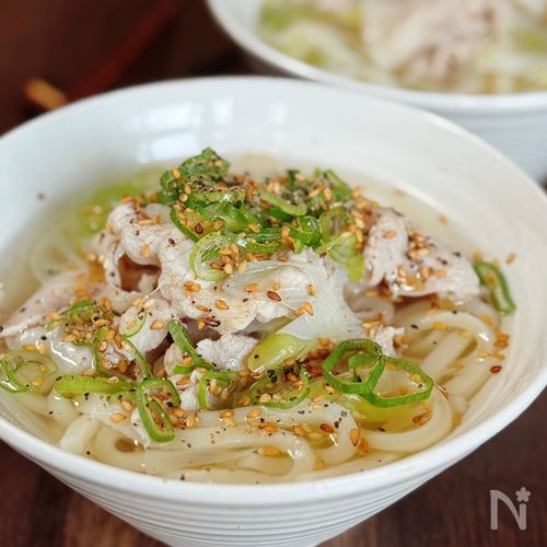 【豚ネギ塩うどん】あったかやさしい味わい♪食べ応えも◎