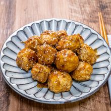 ごぼう風味の「鶏肉団子」