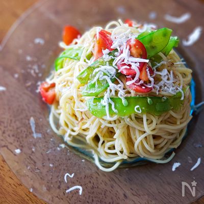 【ガーリックめんつゆ】しらすとトマトの冷たいパスタ
