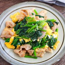 豚肉とほうれん草のトロたま炒め【お肉がぷるん♪簡単絶品】