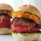 大豆テンペのピーナッツ照り焼きバーガー