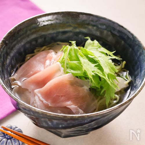 ◆白だしのお上品ラーメン◆にんにくと黒酢であっさりうまっ！