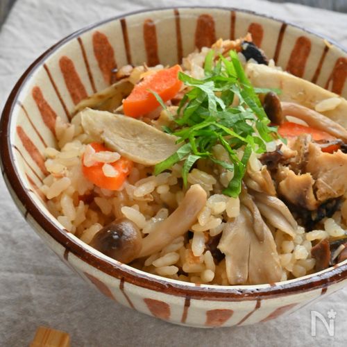 さば缶と秋野菜の鶏だし炊き込みご飯