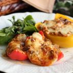 残りものを豪華に！パプリカの肉詰めチーズ焼き