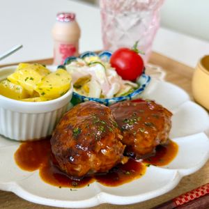 953124の作ってみた!投稿(小麦粉＆デミ缶不要♪『簡単！煮込みハンバーグ』)