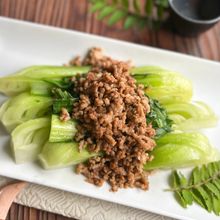 じゅわっと広がる、青梗菜の肉味噌のせ