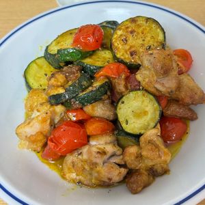 Tsuneaki Okadaの作ってみた!投稿(【鶏ズッキーニのトマトカレー炒め】夏野菜×スパイシー♪)
