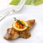 りんごのソースで食べる白身魚のソテー