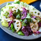【焼き蓮根の彩りサラダ】カット野菜でおしゃれなサラダの完成