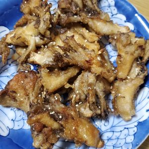 週一だけは頑張ります💦の作ってみた!投稿(カリカリ舞茸のから揚げ【#揚げない #包丁不要 #おつまみ】)