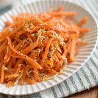 子ども爆食べ！にんじんとじゃこのたっぷりごま炒め
