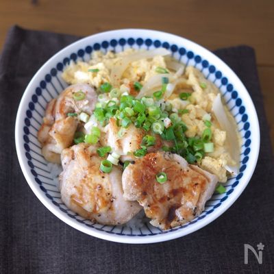 【フライパン一つ・タレまで美味しい！】やきとり親子丼