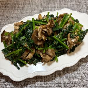 楽ラク手抜キッチン🐶🐾の作ってみた!投稿(『舞茸とほうれん草の胡麻和え』栄養満点♪ダイエット美容にも♡)