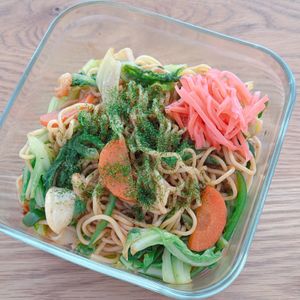 ミルクの作ってみた!投稿(油不使用でヘルシー！電子レンジで作るソース焼きそば)