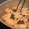 10分で完成!【オーロラチキン丼】の工程2