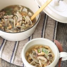 スパイシーきのこと大豆の食べるスープ