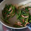 【脱マンネリの副菜】ウインナーとピーマンのカレー炒めの工程3