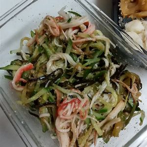 とまっちょ嫁の作ってみた!投稿(『胡瓜とカニカマの塩昆布和え』塩もみいらず♪3分で副菜完成！)